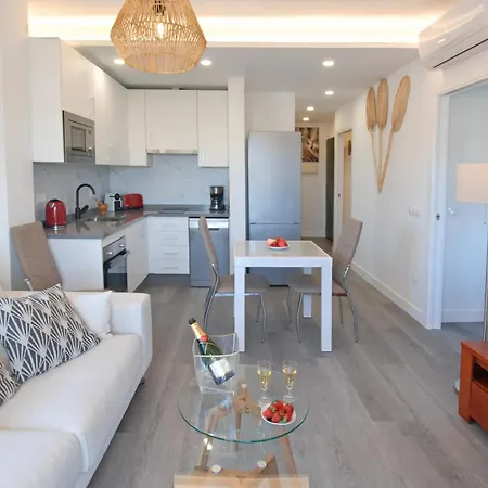 Isla De 2, 80m From The Sea, Amazing View,ac, Bbq,private Parking
