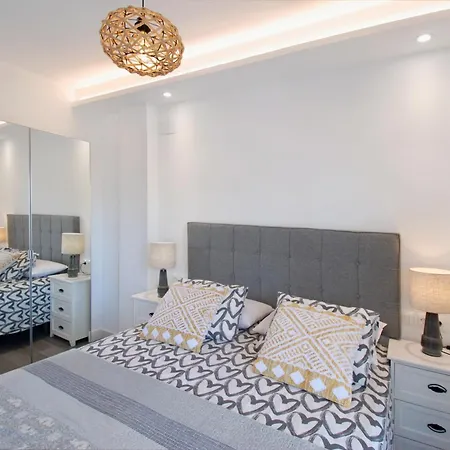 Isla De 2, 80m From The Sea, Amazing View,ac, Bbq,private Parking Benalmádena