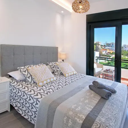 Apartment Isla De 2, 80m From The Sea, Amazing View,ac, Bbq,private Parking