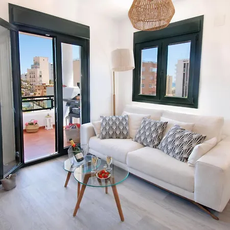 2 Bedroom With Pool, Walk To & Puerto Marina * 베날마데나코스타