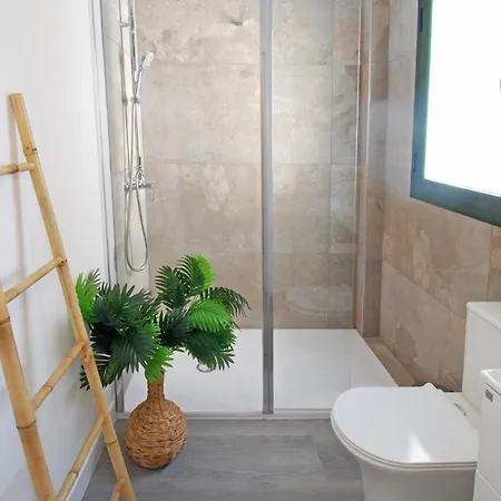 2 Bedroom With Pool, Walk To & Puerto Marina 아파트 *